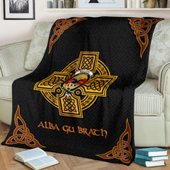 MacLeod of Harris Crest Premium Blanket - Black Celtic Cross Style