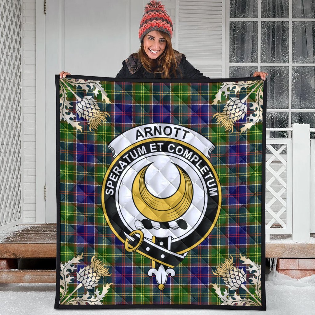 Arnott Tartan Crest Premium Quilt - Gold Thistle Style