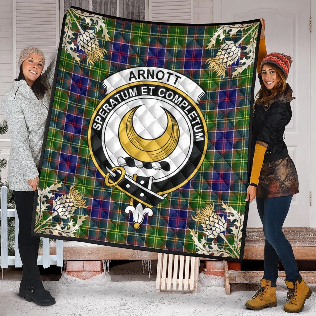 Arnott Tartan Crest Premium Quilt - Gold Thistle Style