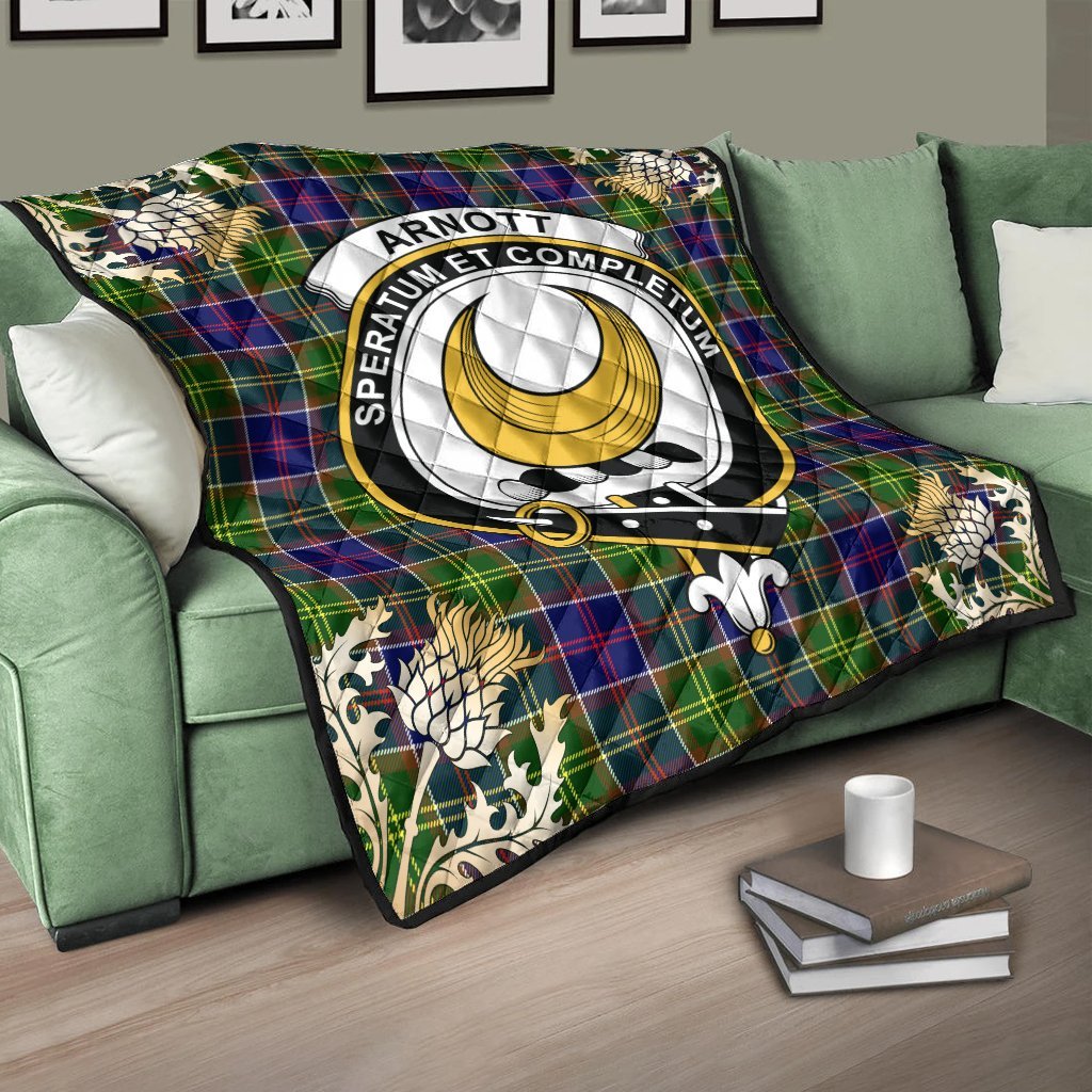 Arnott Tartan Crest Premium Quilt - Gold Thistle Style