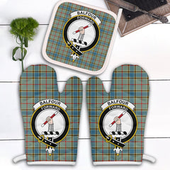 Balfour Blue Tartan Crest Oven Mitt And Pot Holder (2 Oven Mitts + 1 Pot Holder)