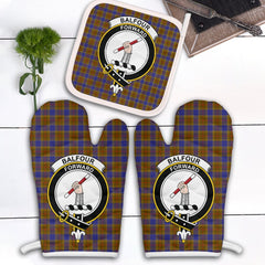 Balfour Modern Tartan Crest Oven Mitt And Pot Holder (2 Oven Mitts + 1 Pot Holder)