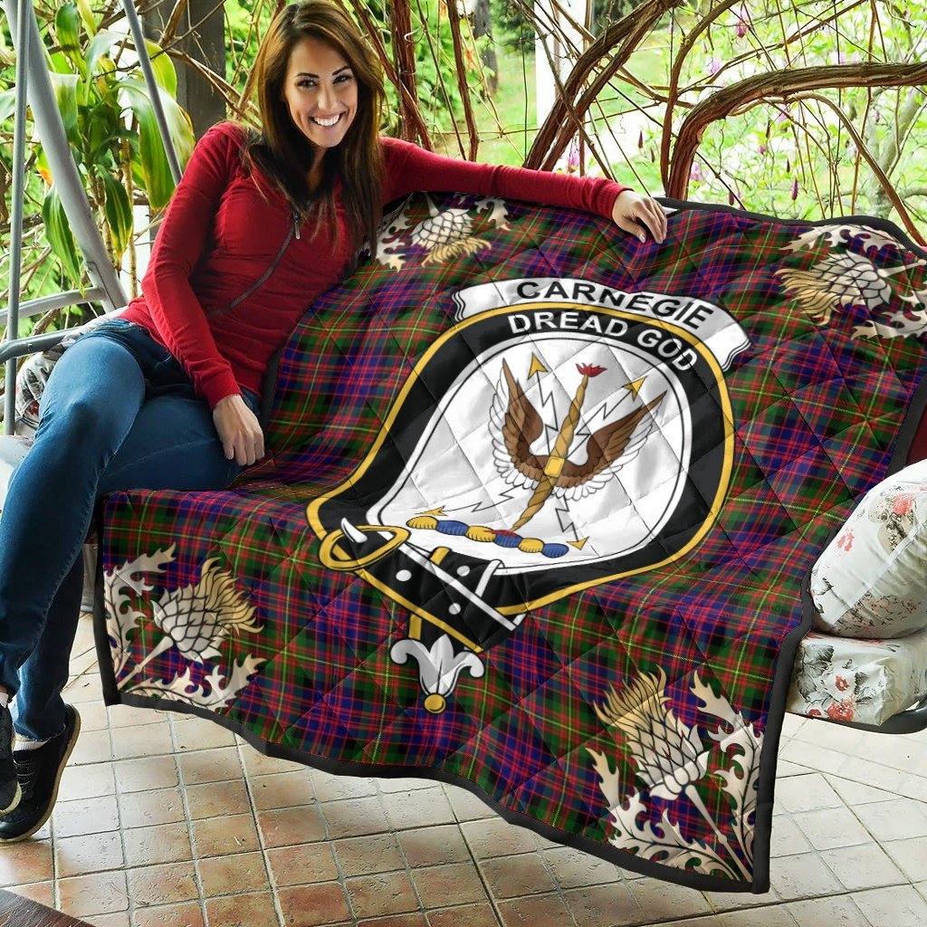 Carnegie Modern Tartan Crest Premium Quilt - Gold Thistle Style