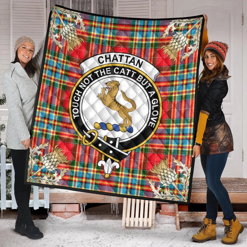 Chattan Tartan Crest Premium Quilt - Gold Thistle Style