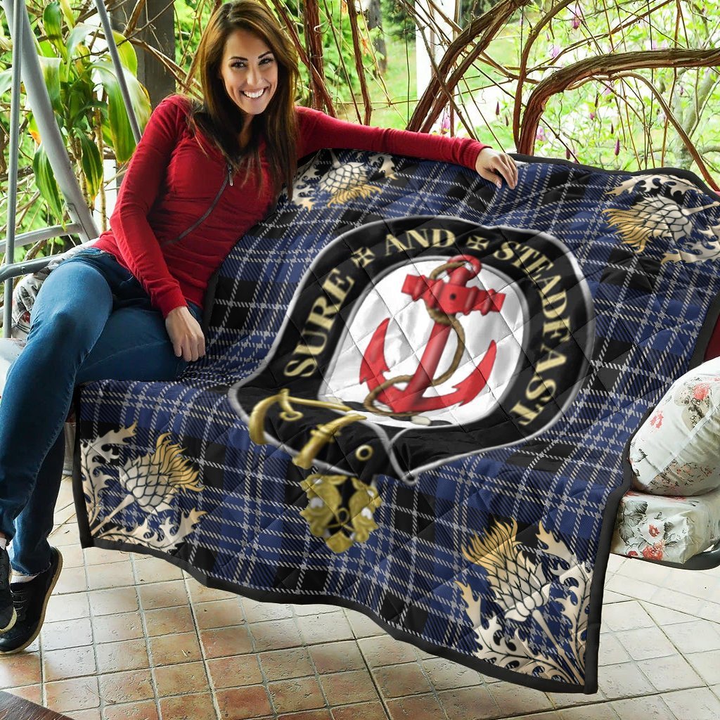 Clark Tartan Crest Premium Quilt - Gold Thistle Style