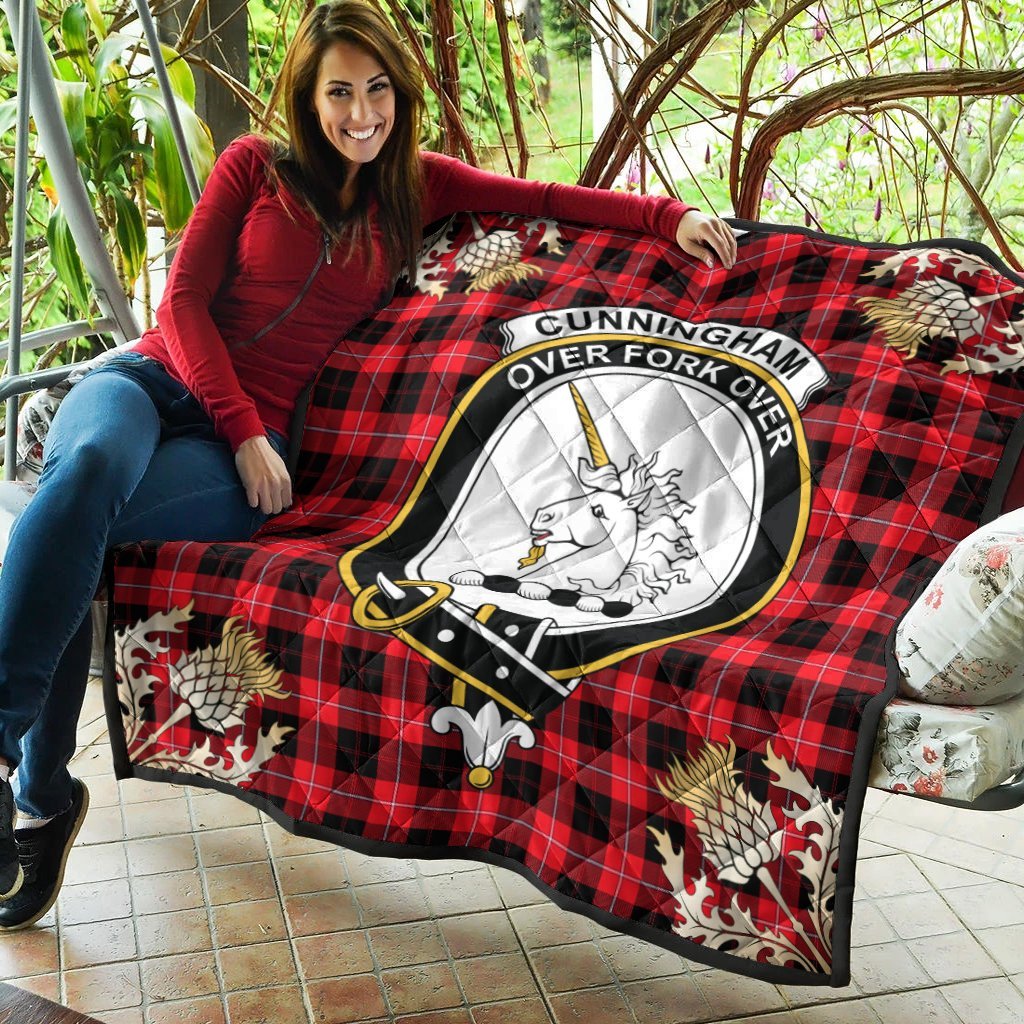 Cunningham Modern Tartan Crest Premium Quilt - Gold Thistle Style