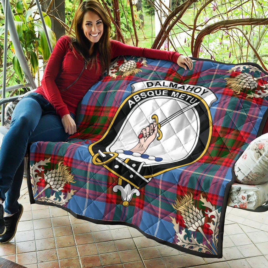 Dalmahoy Tartan Crest Premium Quilt - Gold Thistle Style