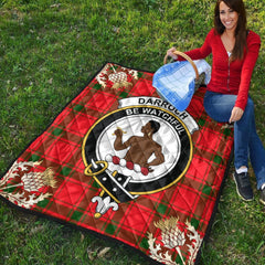 Darroch Tartan Crest Premium Quilt - Gold Thistle Style