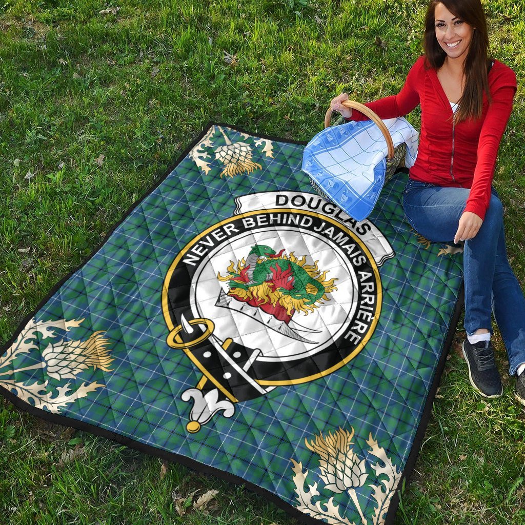 Douglas Ancient Tartan Crest Premium Quilt - Gold Thistle Style