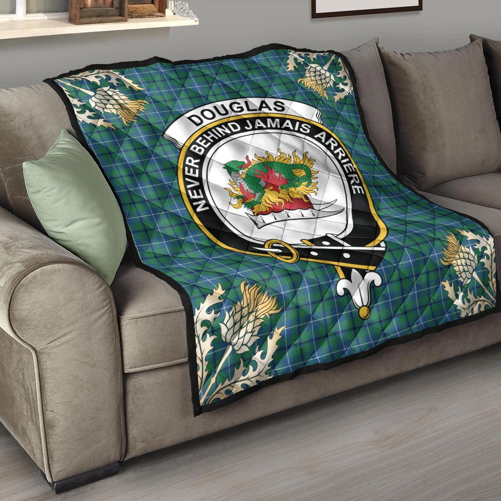 Douglas Ancient Tartan Crest Premium Quilt - Gold Thistle Style