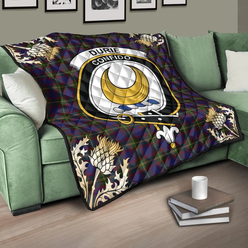 Durie Tartan Crest Premium Quilt - Gold Thistle Style