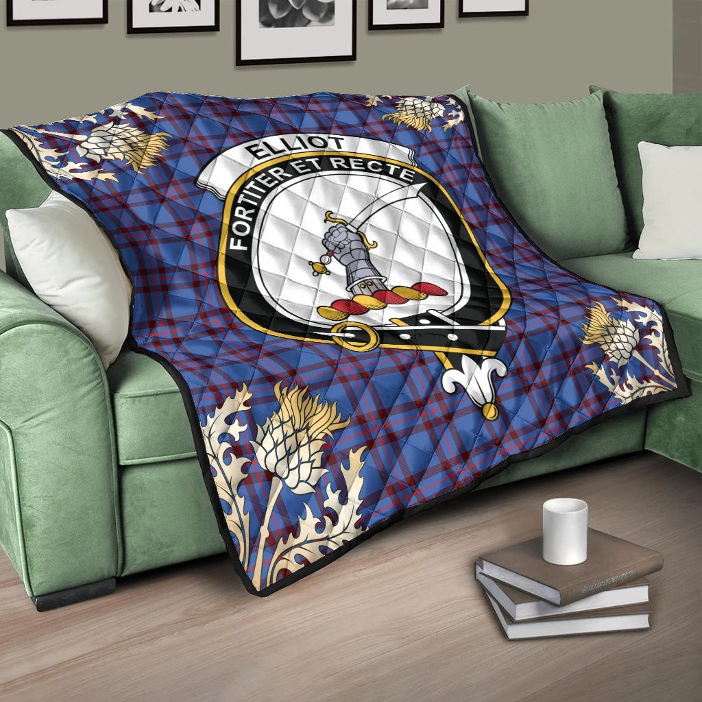 Elliot Modern Tartan Crest Premium Quilt - Gold Thistle Style