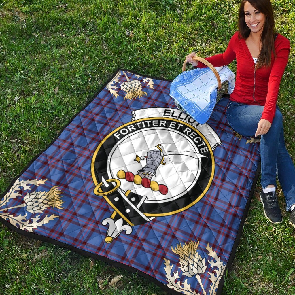 Elliot Modern Tartan Crest Premium Quilt - Gold Thistle Style