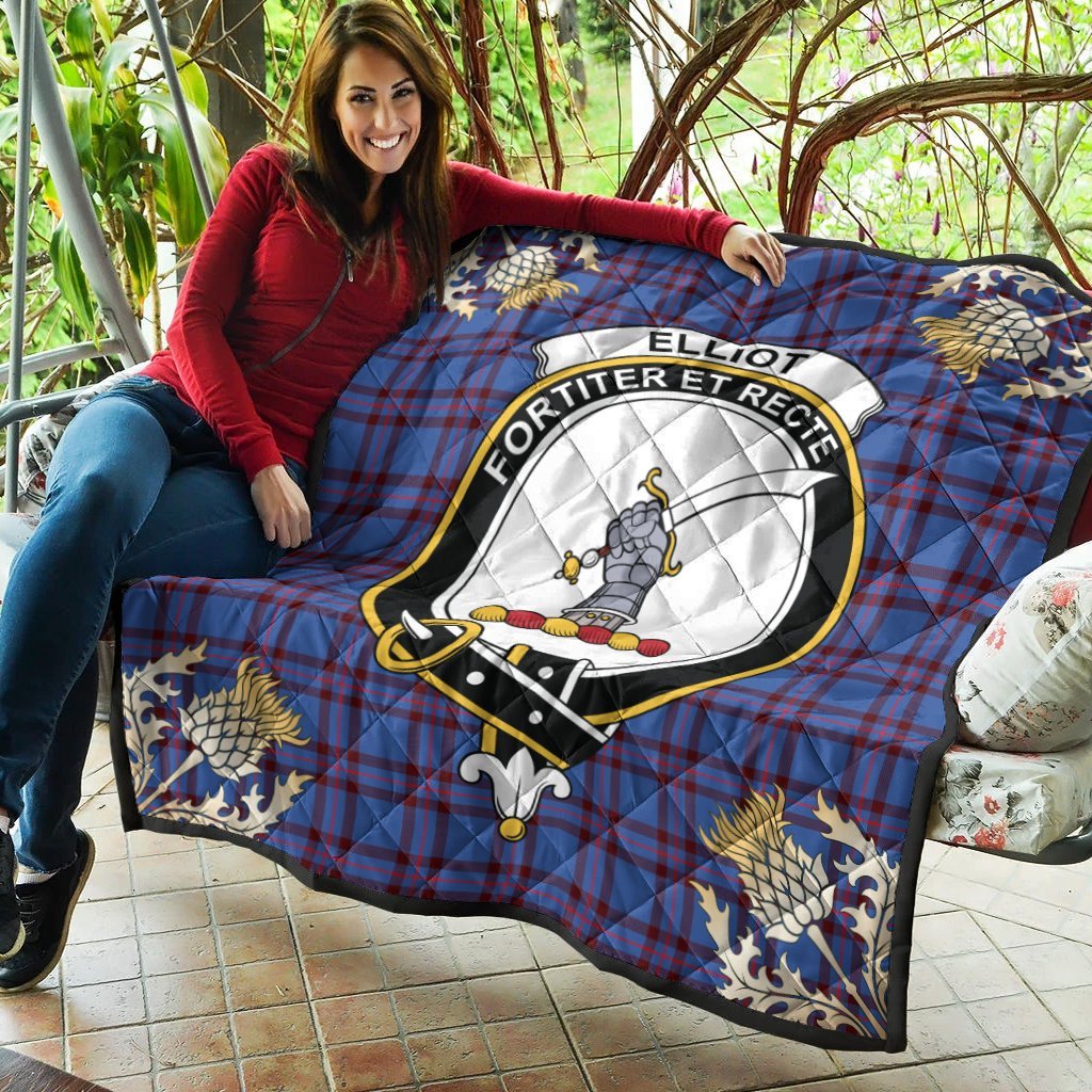 Elliot Modern Tartan Crest Premium Quilt - Gold Thistle Style