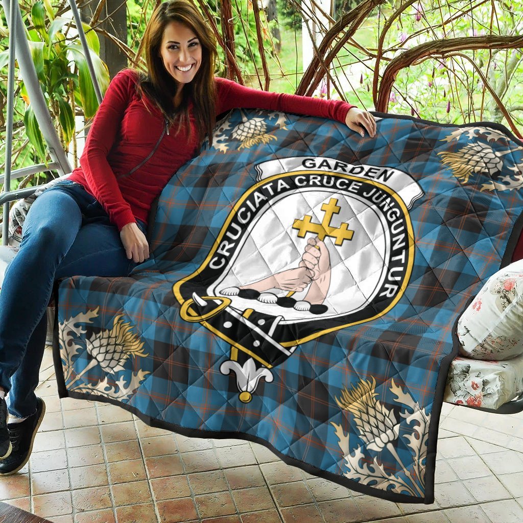 Garden Tartan Crest Premium Quilt - Gold Thistle Style