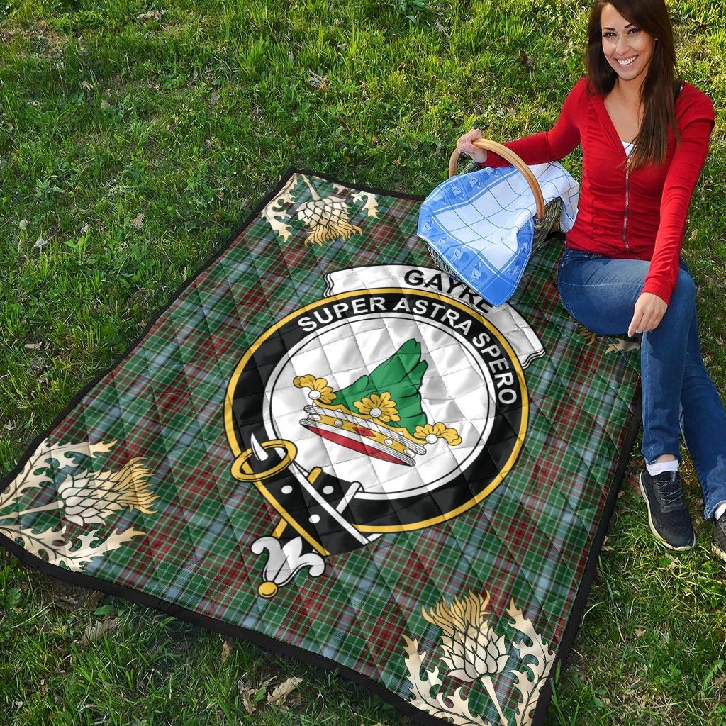 Gayre Tartan Crest Premium Quilt - Gold Thistle Style