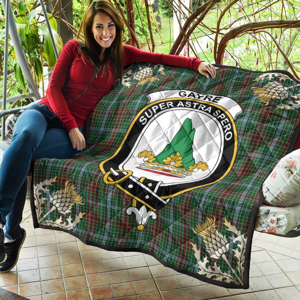 Gayre Tartan Crest Premium Quilt - Gold Thistle Style