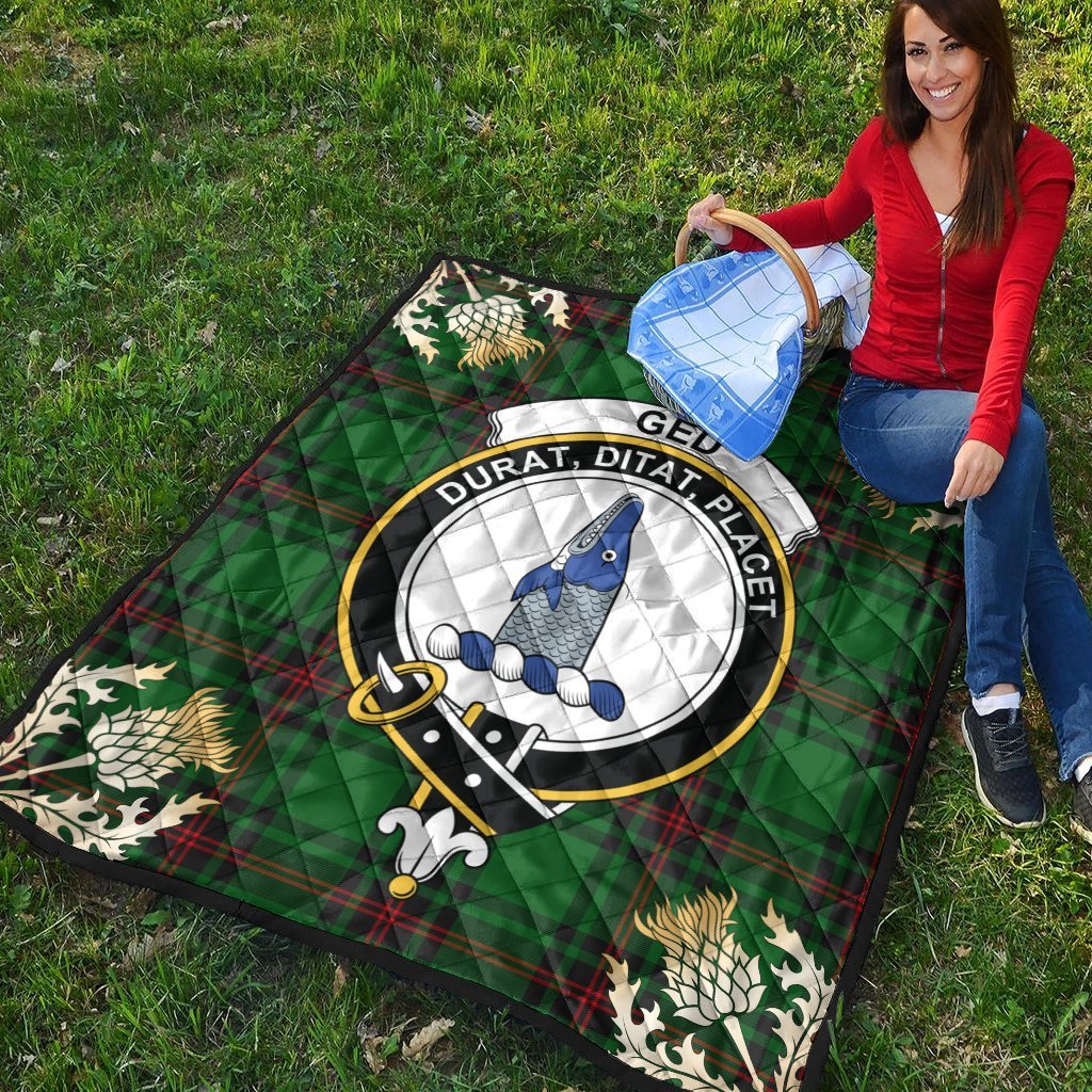 Ged Tartan Crest Premium Quilt - Gold Thistle Style