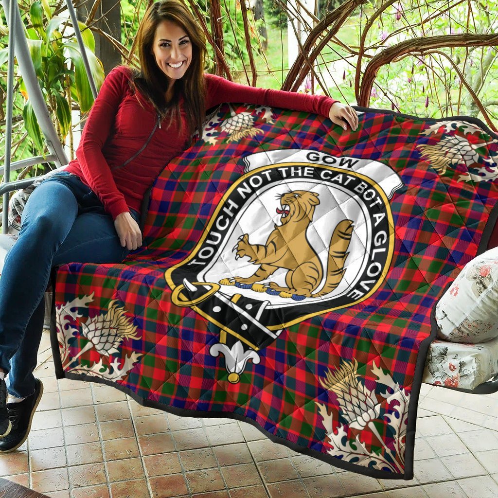 Gow Modern Tartan Crest Premium Quilt - Gold Thistle Style