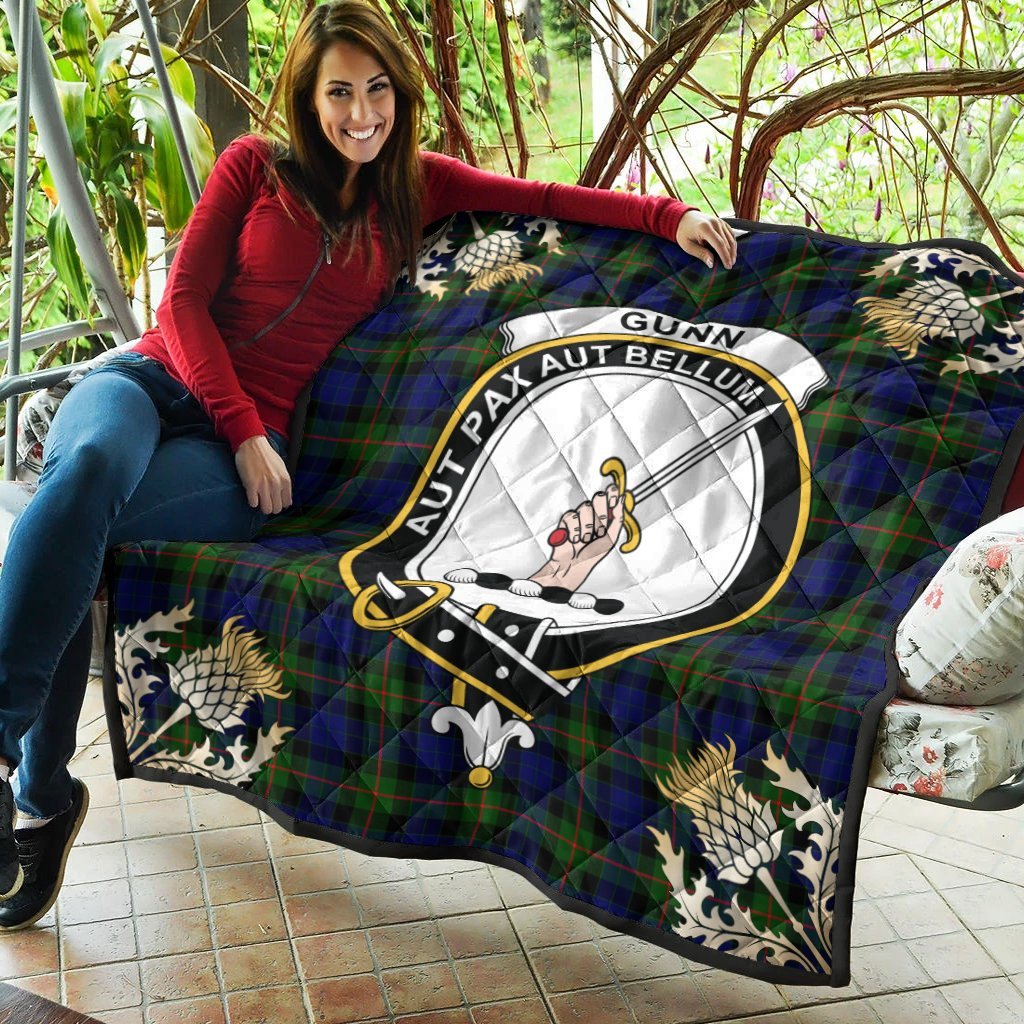 Gunn Modern Tartan Crest Premium Quilt - Gold Thistle Style