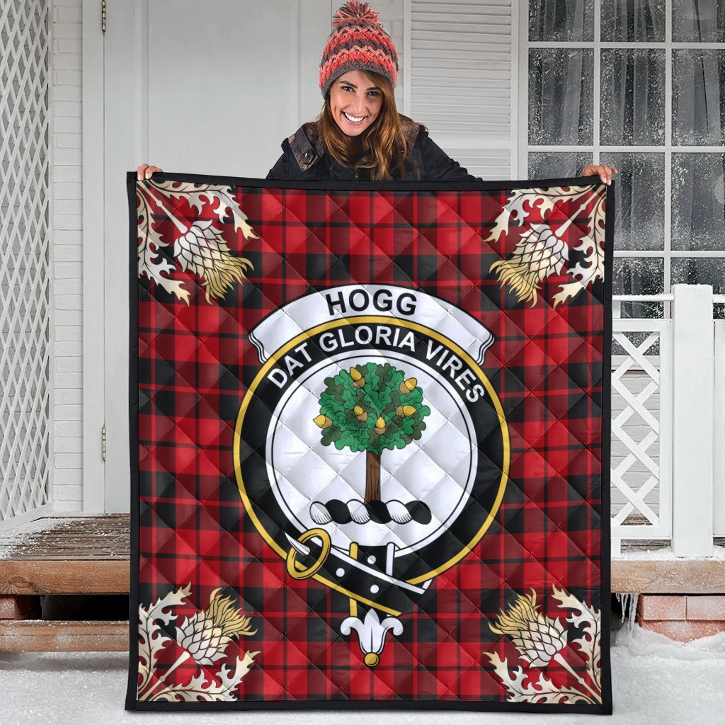 Hogg Tartan Crest Premium Quilt - Gold Thistle Style