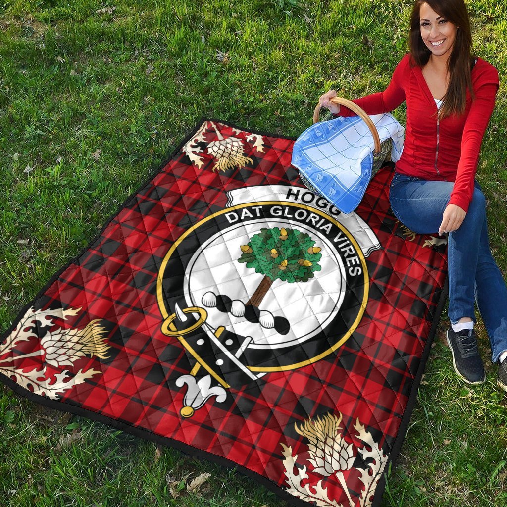 Hogg Tartan Crest Premium Quilt - Gold Thistle Style