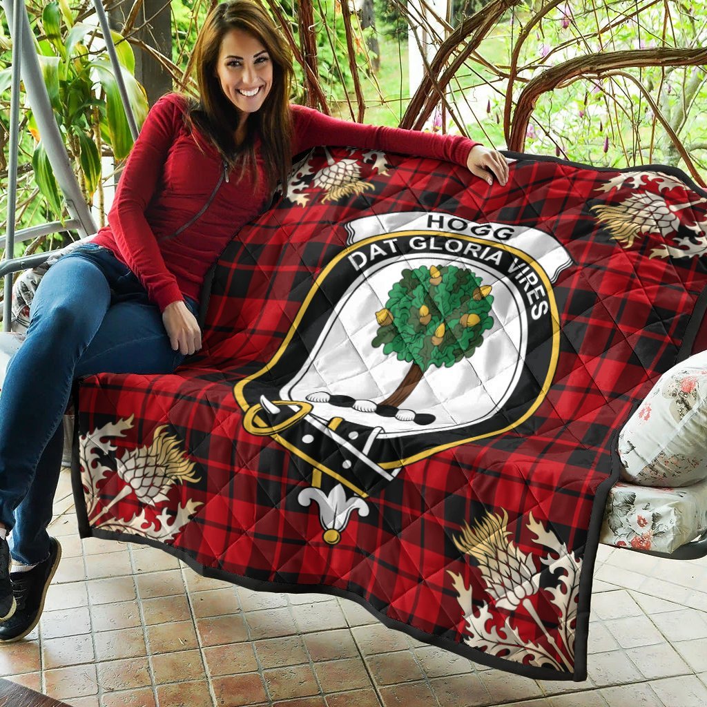 Hogg Tartan Crest Premium Quilt - Gold Thistle Style