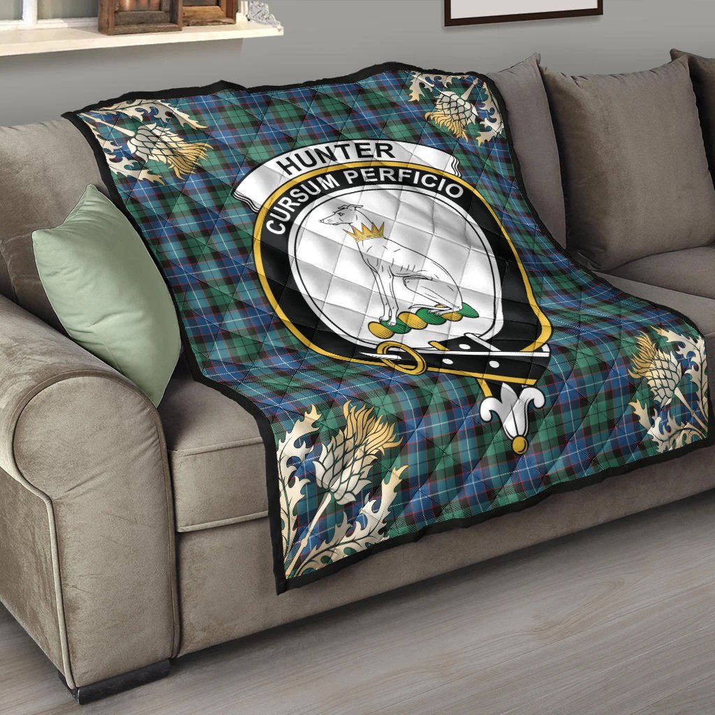 Hunter Ancient Tartan Crest Premium Quilt - Gold Thistle Style