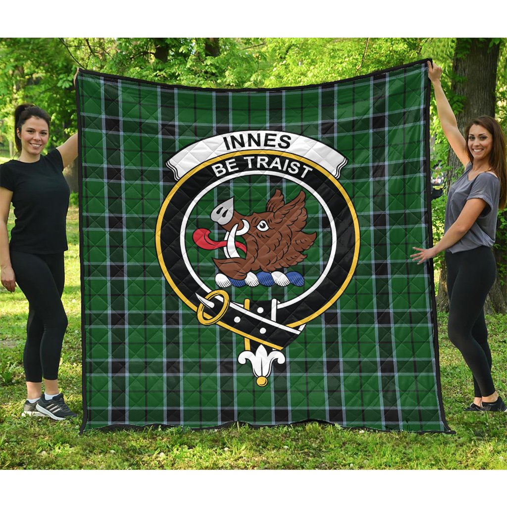 Innes Hunting Tartan Crest Quilt