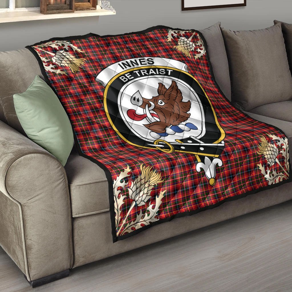 Innes Modern Tartan Crest Premium Quilt - Gold Thistle Style