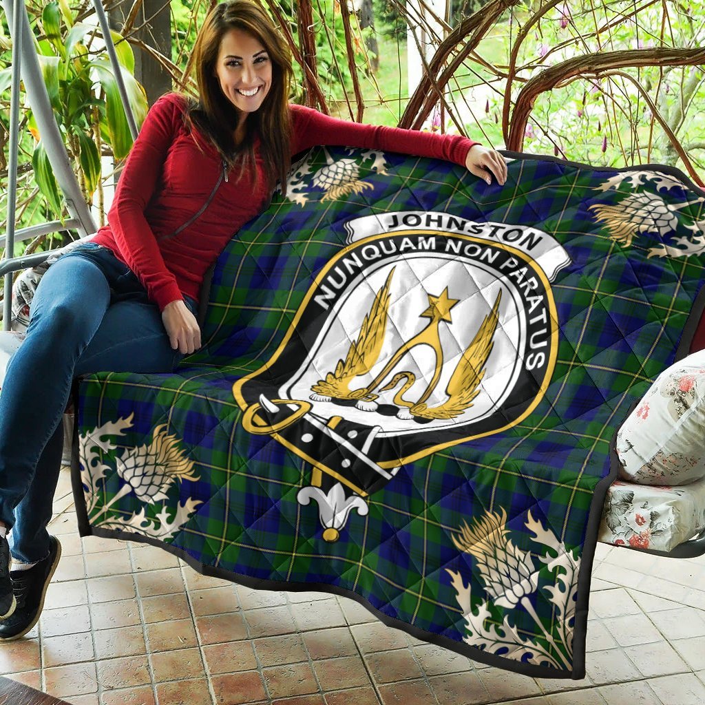 Johnston Modern Tartan Crest Premium Quilt - Gold Thistle Style