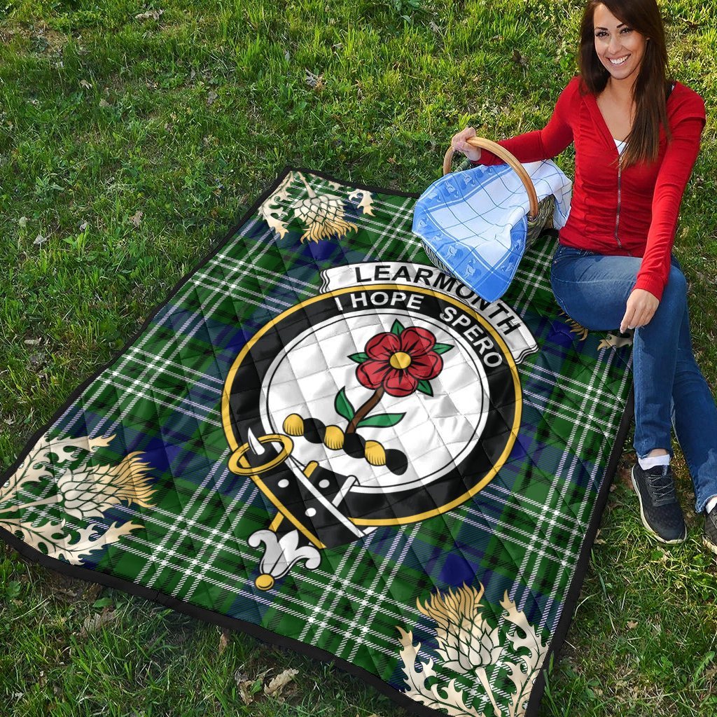 Learmonth Tartan Crest Premium Quilt - Gold Thistle Style