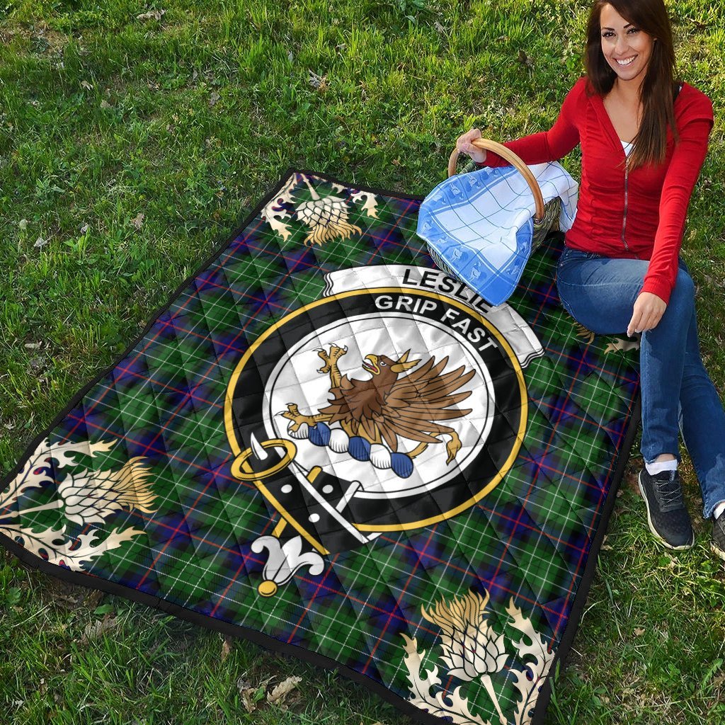 Leslie Hunting Tartan Crest Premium Quilt - Gold Thistle Style