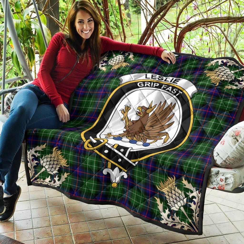 Leslie Hunting Tartan Crest Premium Quilt - Gold Thistle Style