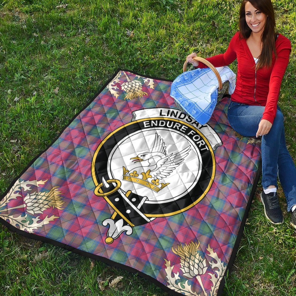 Lindsay Ancient Tartan Crest Premium Quilt - Gold Thistle Style