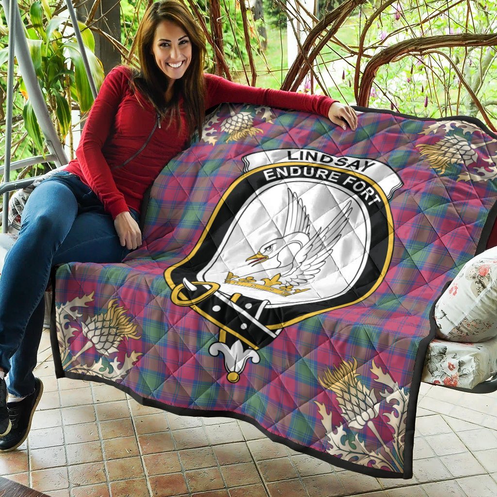 Lindsay Ancient Tartan Crest Premium Quilt - Gold Thistle Style