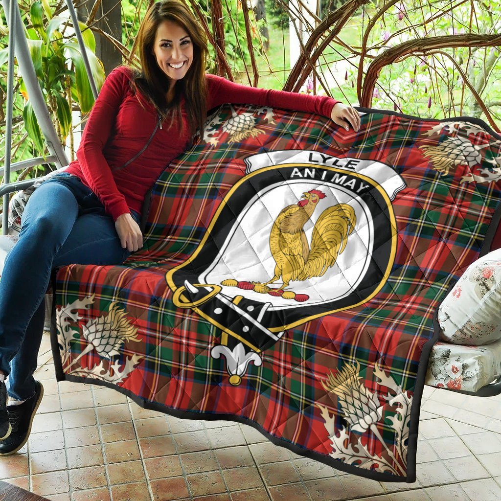 Lyle Tartan Crest Premium Quilt - Gold Thistle Style