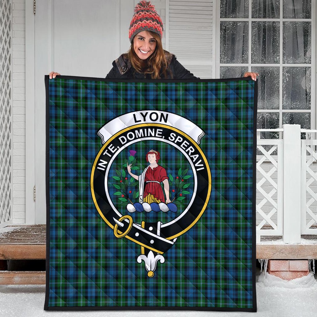 Lyon Tartan Crest Quilt