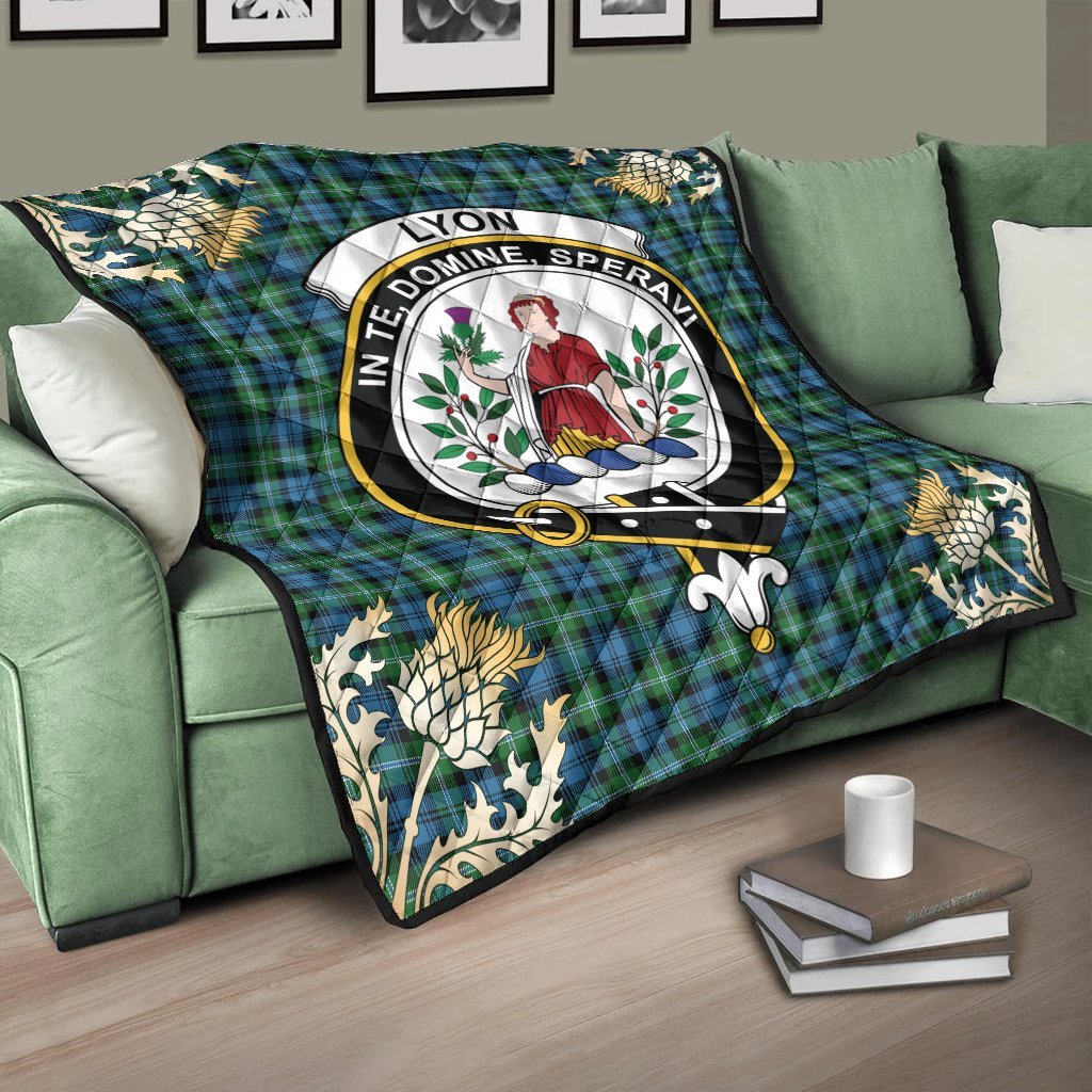 Lyon Tartan Crest Premium Quilt - Gold Thistle Style