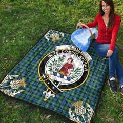 Lyon Tartan Crest Premium Quilt - Gold Thistle Style