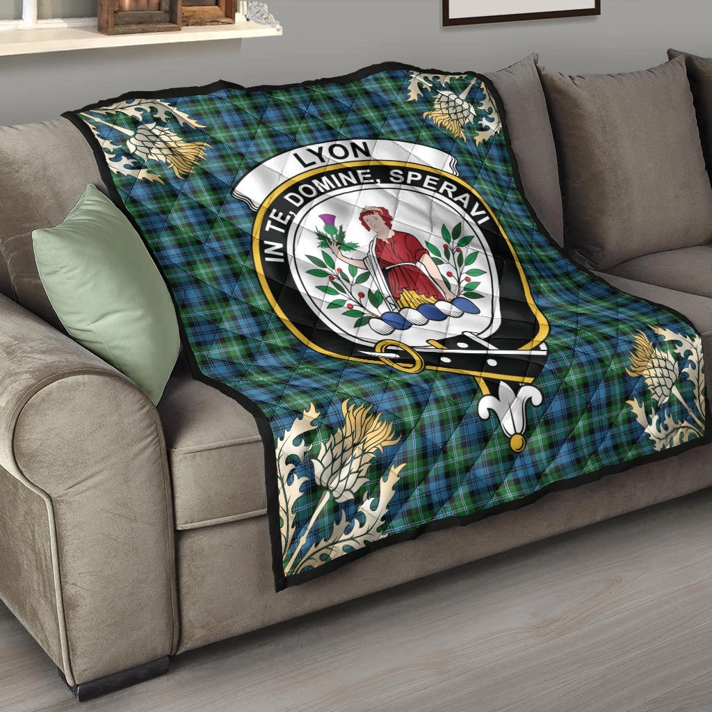 Lyon Tartan Crest Premium Quilt - Gold Thistle Style