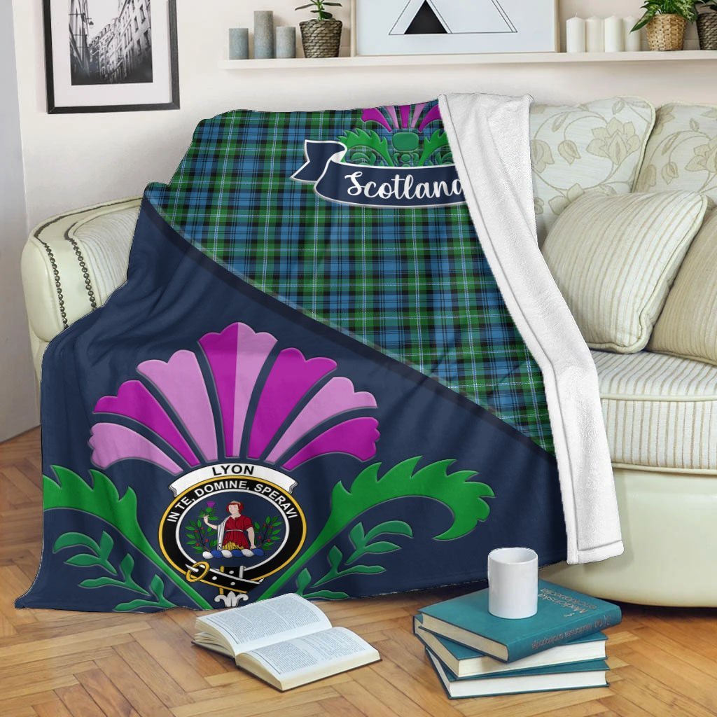 Lyon Tartan Crest Premium Blanket - Thistle Style