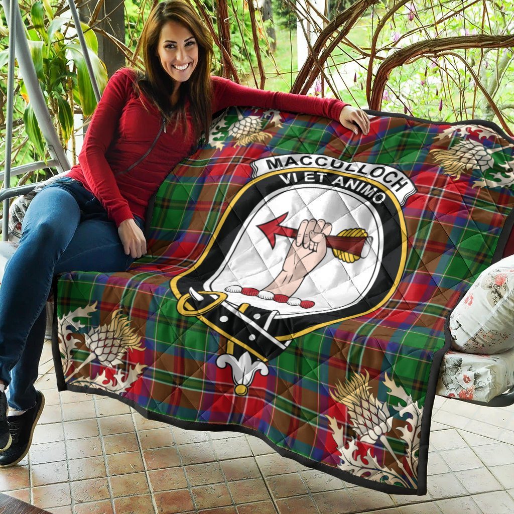 MacCulloch Tartan Crest Premium Quilt - Gold Thistle Style