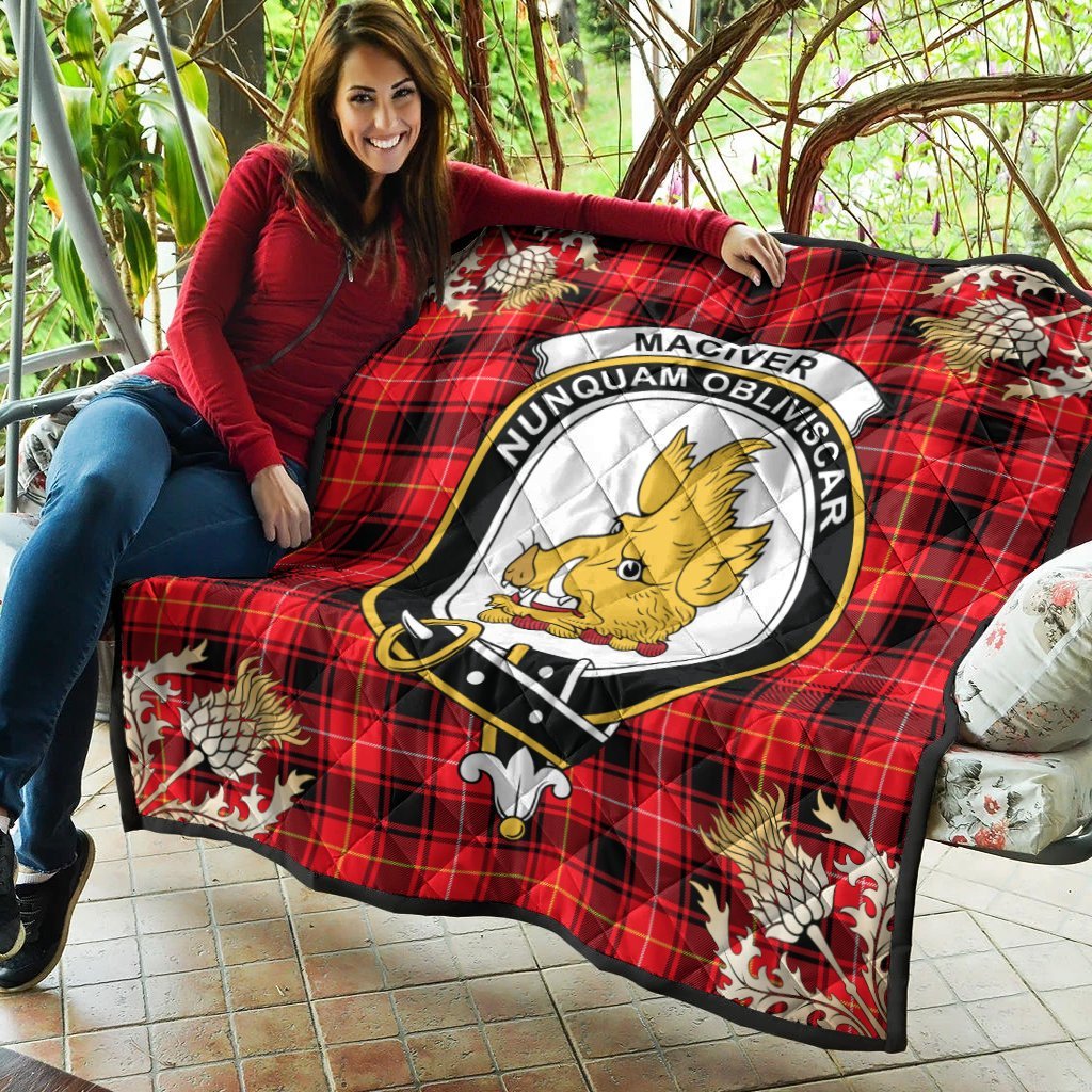 MacIver Modern Tartan Crest Premium Quilt - Gold Thistle Style