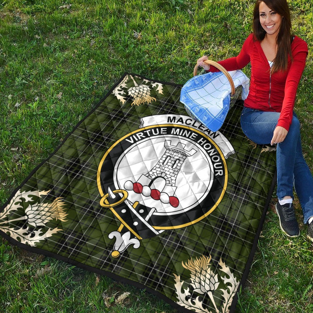 MacLean Hunting Tartan Crest Premium Quilt - Gold Thistle Style