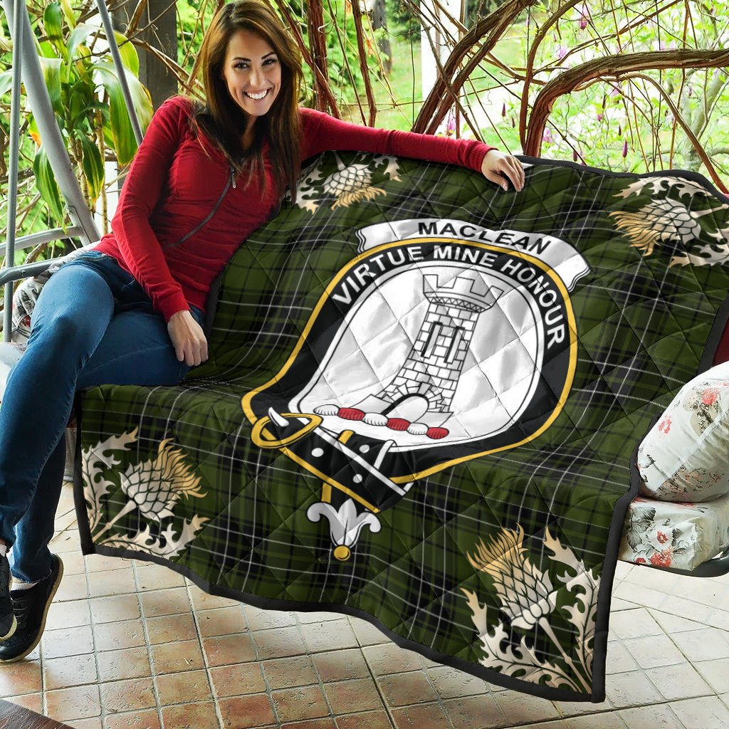 MacLean Hunting Tartan Crest Premium Quilt - Gold Thistle Style