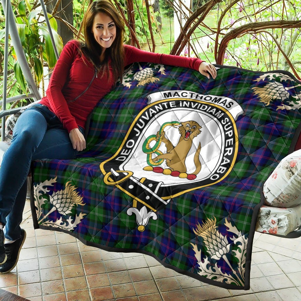 MacThomas Modern Tartan Crest Premium Quilt - Gold Thistle Style