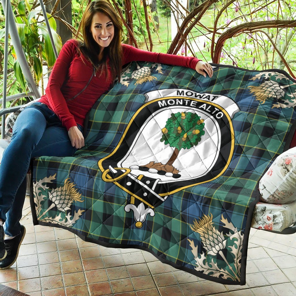 Mowat Tartan Crest Premium Quilt - Gold Thistle Style