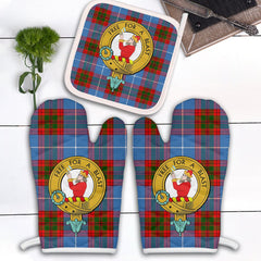 Pennycook Tartan Crest Oven Mitt And Pot Holder (2 Oven Mitts + 1 Pot Holder)