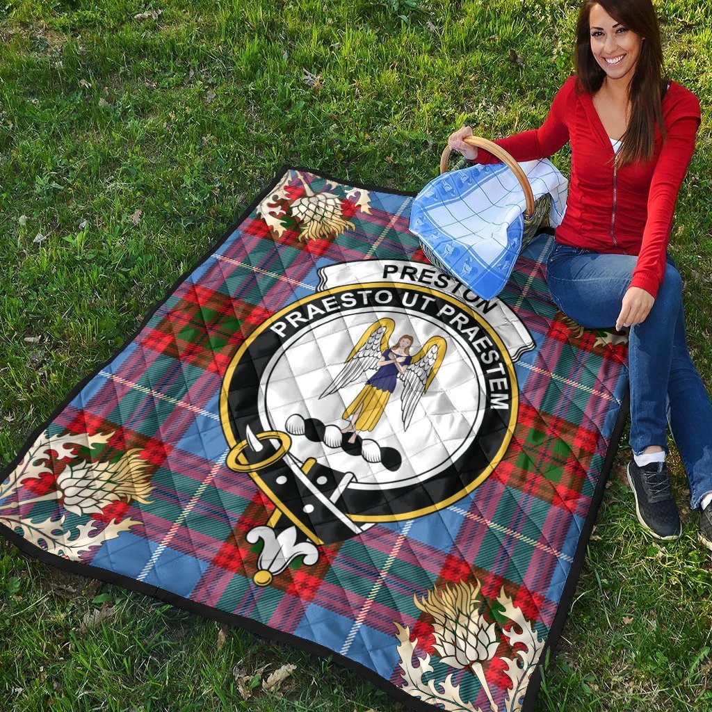 Preston Tartan Crest Premium Quilt - Gold Thistle Style